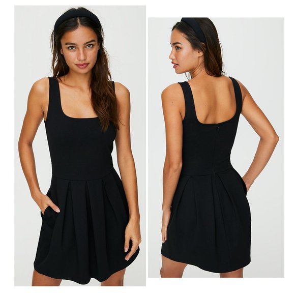 Aritzia Dresses & Skirts - NWT Aritzia Sunday Best Tasha Black Pleated Dress
